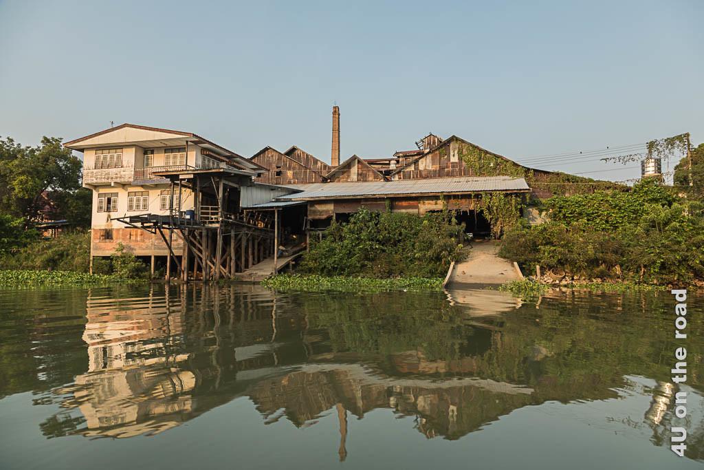 Bild Fabrik am Fluss in Ayutthaya – was hier wohl produziert wird?