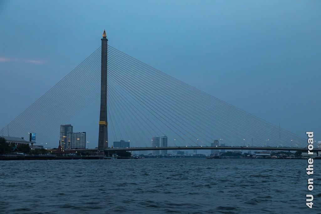 Bild Seilzugbrücke quer, Bangkok zur blauen Stunde