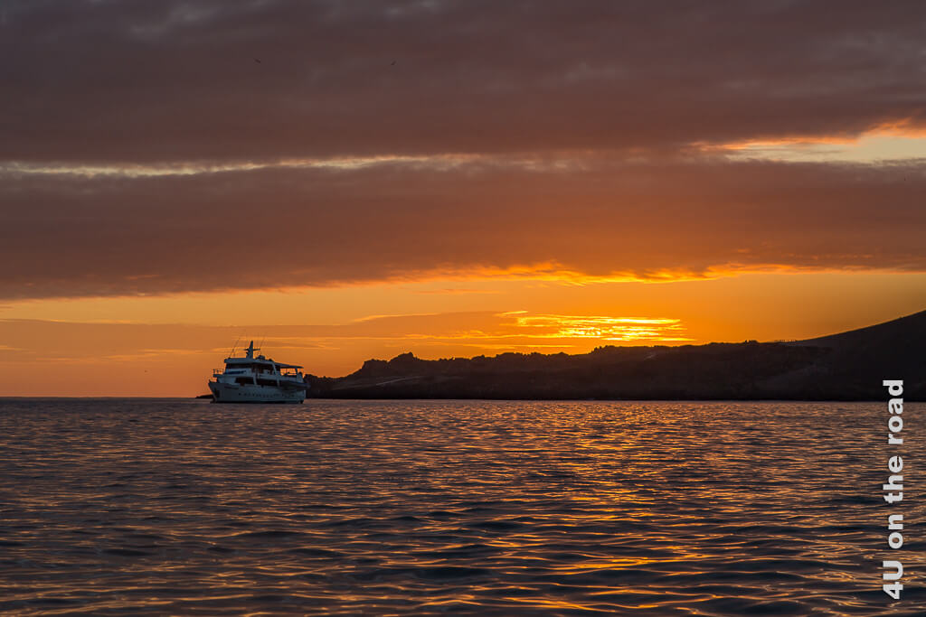 Sonnenaufgang über der Insel Bartolomé - Reisebericht Galápagos Kreuzfahrt