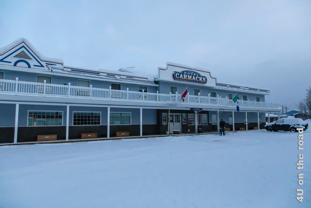 Blick auf das Hotel Carmacks als wir am nächsten Morgen bei minus 20 Grad Celcius zum Frühstück gehen.