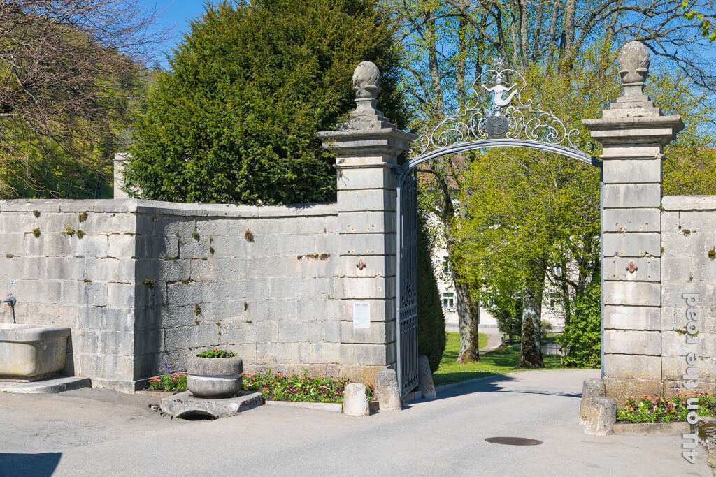 Das Tor zum Kloster Bellelay, dem Ursprungsort des Tête de Moine