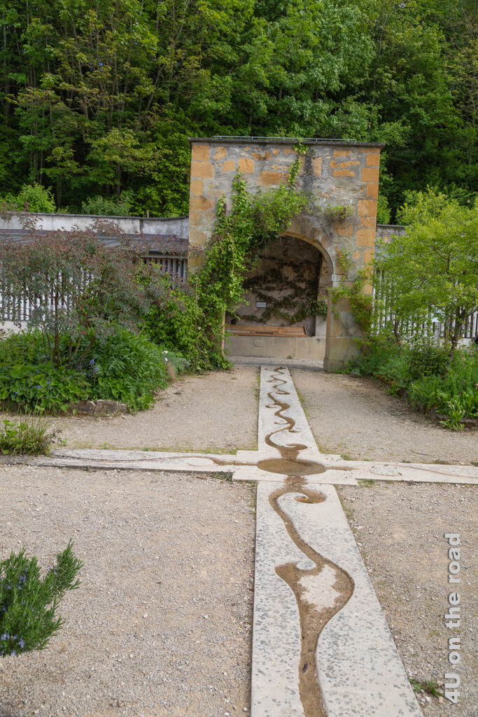 Die rankende Wasserrinne im "Garten der Romantik" - Pro Natura Zentrum "Champ Pittet"