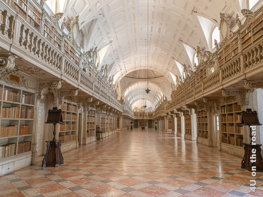 Die Bibliothek im Nationalpalast von Mafra