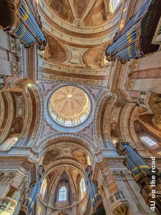 Blick auf fünf der sechs Orgeln - Basilika von Mafra