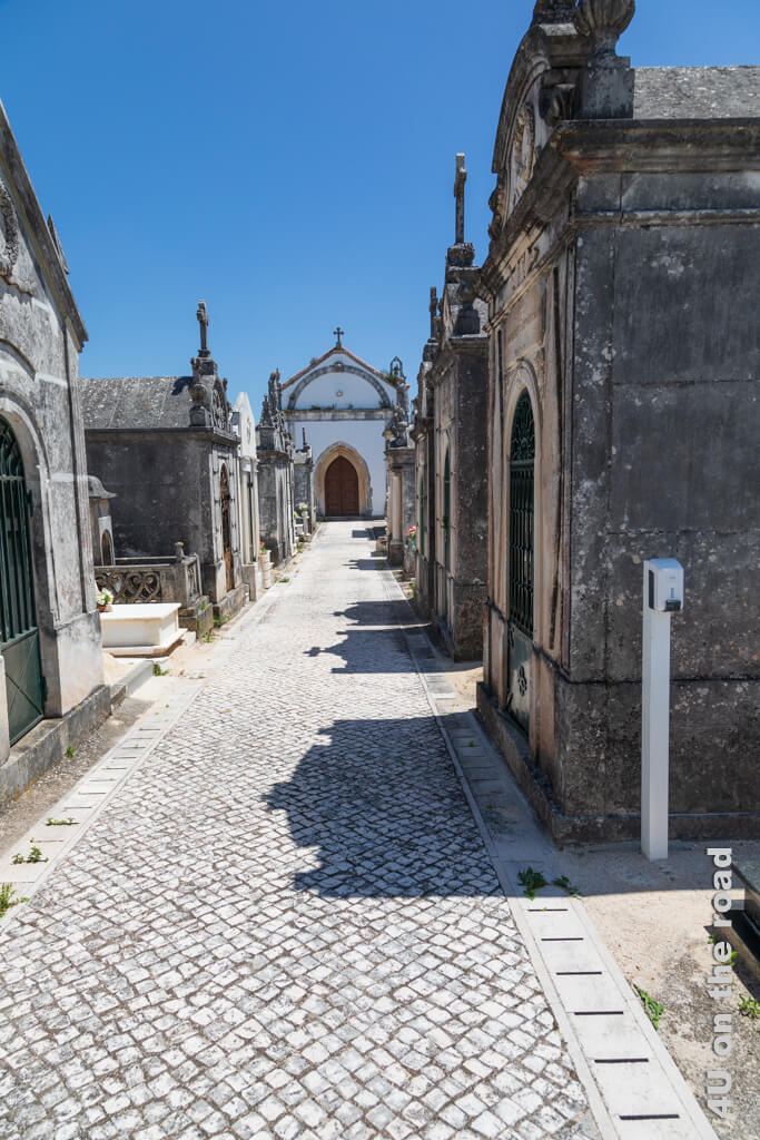 Der alte Friedhof von Porto de Mós