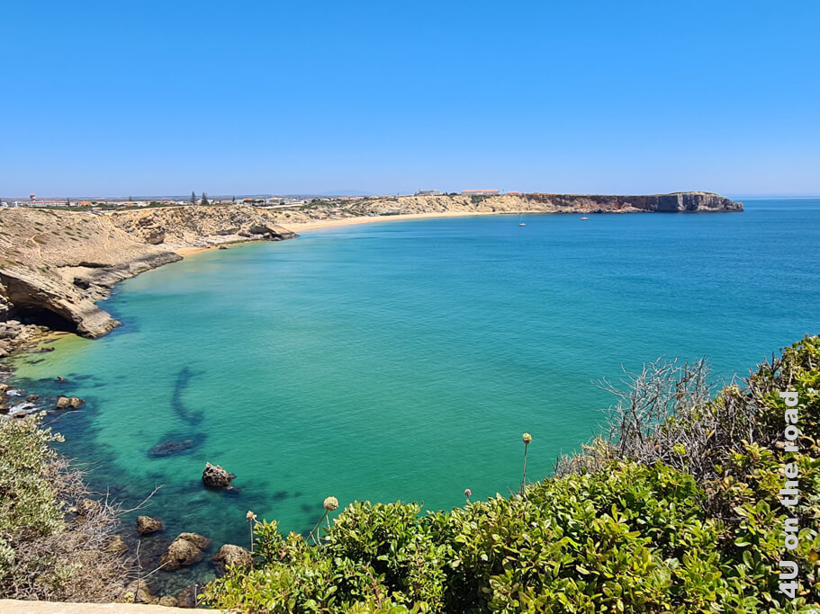 Blick auf die Bucht von Sagres - Ausflugsziele und Sehenswürdigkeiten an der Algarve