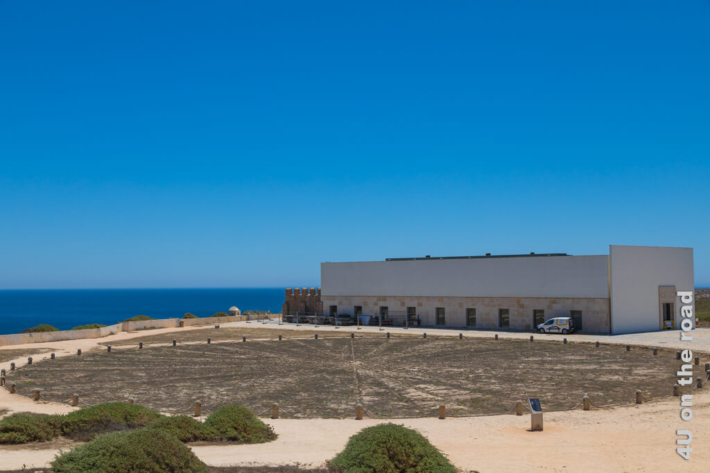 Der Steinkreis, der bis heute Rätsel aufgibt. Festung von Sagres - Ausflugsziele und Sehenswürdigkeiten Algarve