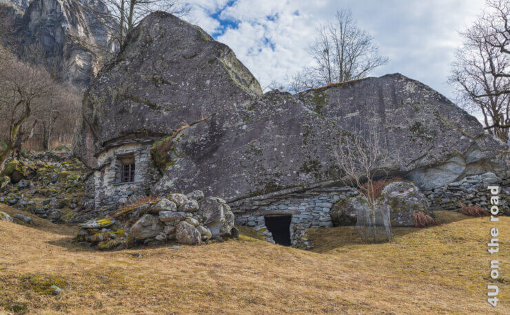 Das Featurebild zeigt wie die Menschen früherer Zeit aufeinander gestürzte Felsen so nutzten, dass man Hohlräume schaffen und mit Mauern versehen zu Wohnräumen und Kellern umbauen konnte.