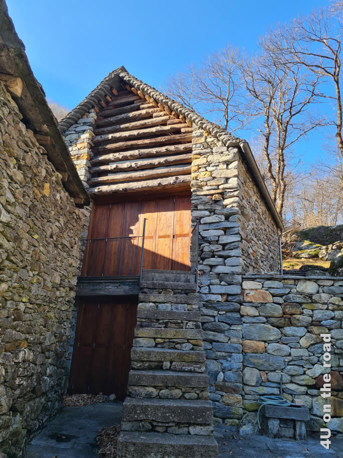 Ein schön restauriertes altes Steinhaus lässt leider keinen Blick nach Innen zu. 