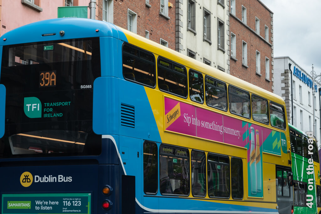 Die hohen Doppelstockbusse fahren zahlreich in Irlands Hauptstadt Dublin und bringen fussmüde Spaziergänger schnell zu jeder Sehenswürdigkeit.