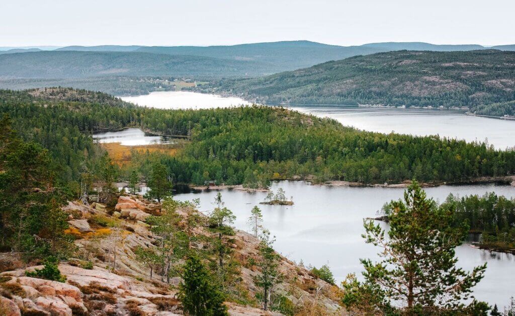 Felsen, Wälder, Wasser, das ist der Skuleskogen Nationalpark in Schweden.