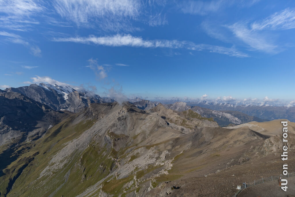 Vom Schilthorn sieht man eine fantastische Bergwelt und den ungefähr 100 km entfernten Mont Blanc.