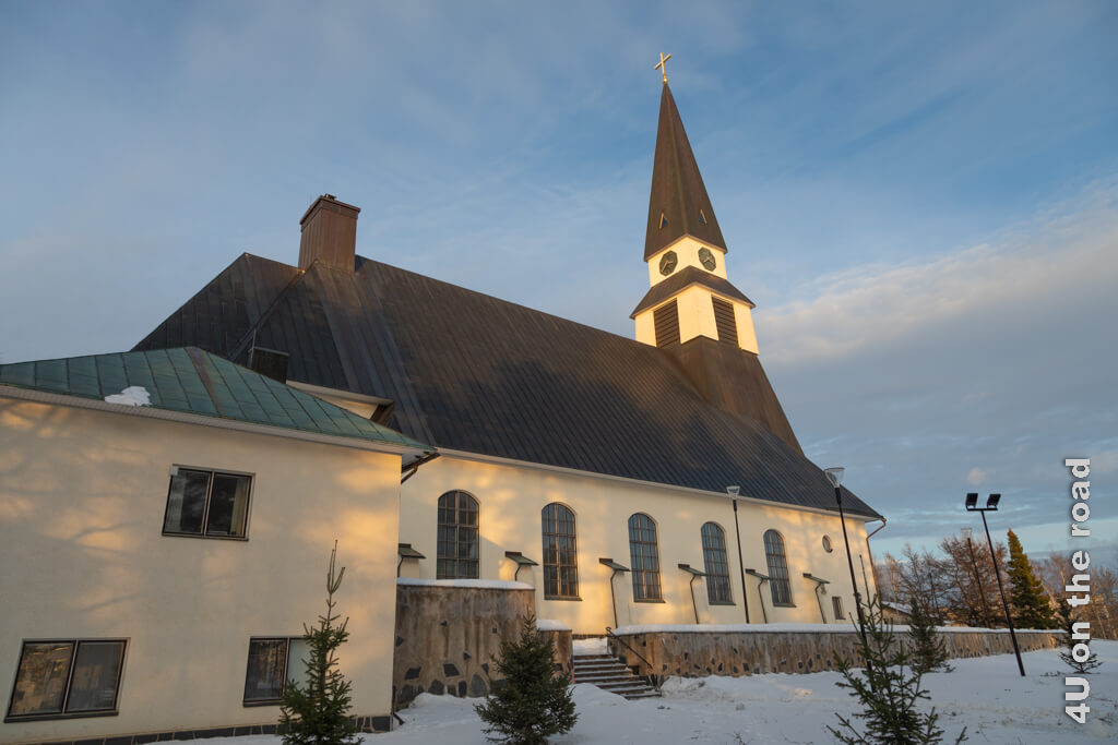 Die Rovaniemi Kirche ist eine typische nordische Kirche.