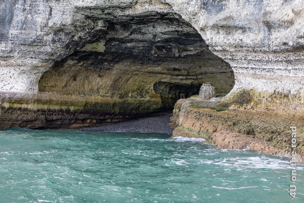 Le Trou á l'Homme ist eine natürliche entstandene Höhle, durch die ein Tunnel gegraben wurde. Alabasterküste bei Étretat