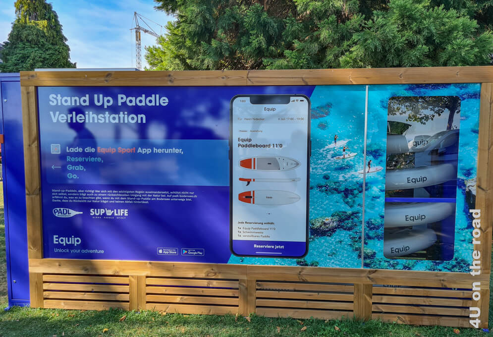 Plakatwand der Stand Up Paddle Verleihstation in Arbon, der Stadt am Bodensee. Mit einer App lässt sich eines mieten.