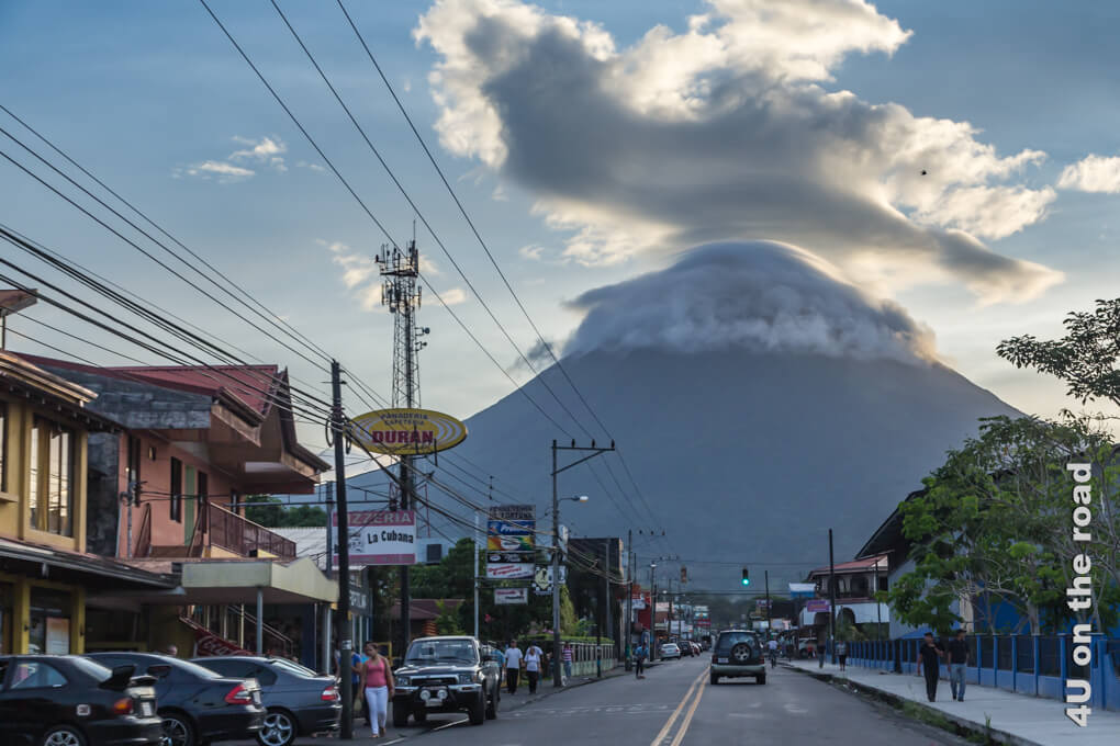 El Arenal hüllt sein Haupt in Wolken, als wir La Fortuna in Costa Rica erreichen.