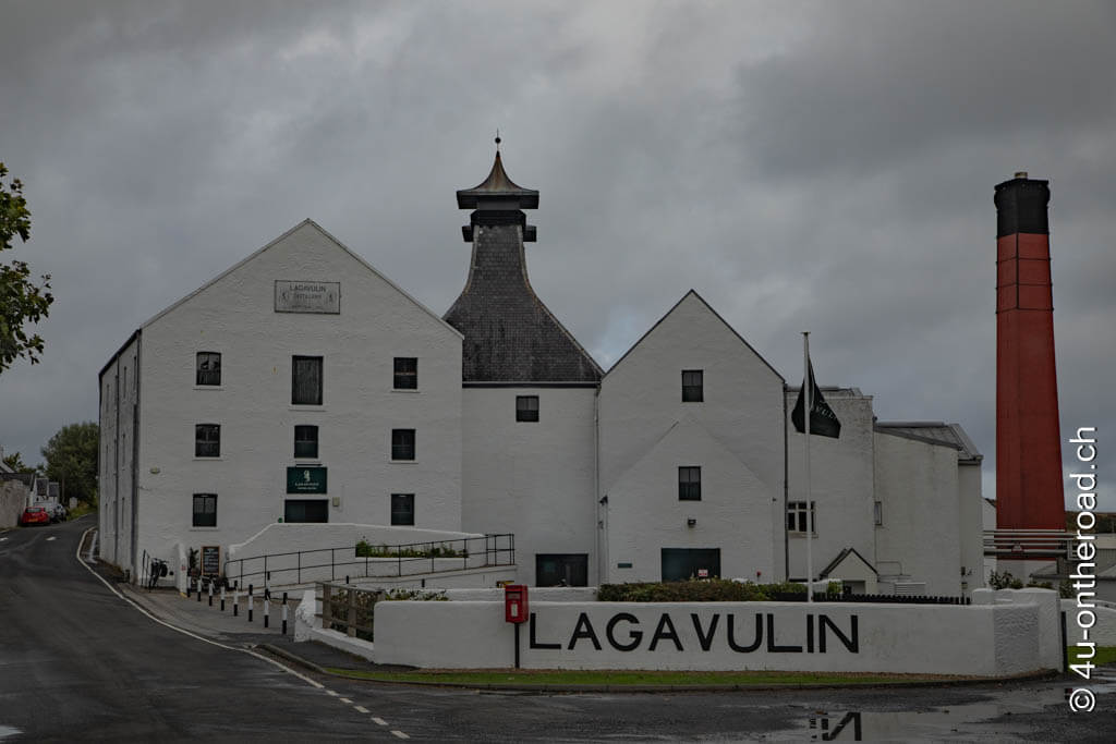 Bild der Lagavulin Destillerie - Roadtrip durch Schottland mit dem Wohnmobil