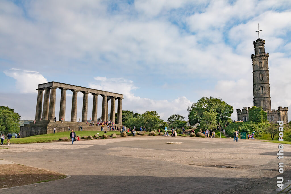 National Monument und Nelson Monument auf dem Calton Hill in Edinburgh.