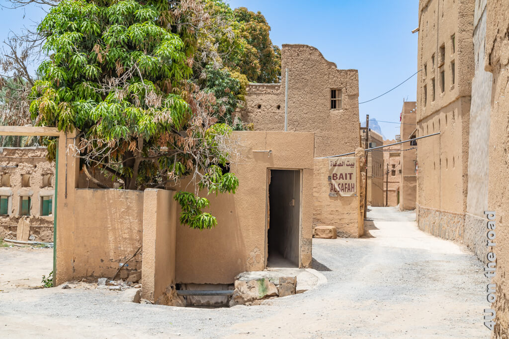 Inmitten des alten Viertels mit den hohen Lehmhäusern befindet sich das Museum Bait al Safah in Al Hamra.