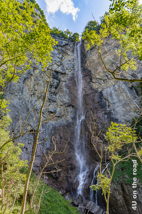 Der obere Seerenbachfall ist vom Aussichtspunkt gut zu sehen. (Seerenbach Falls, Wasserfälle Betlis)